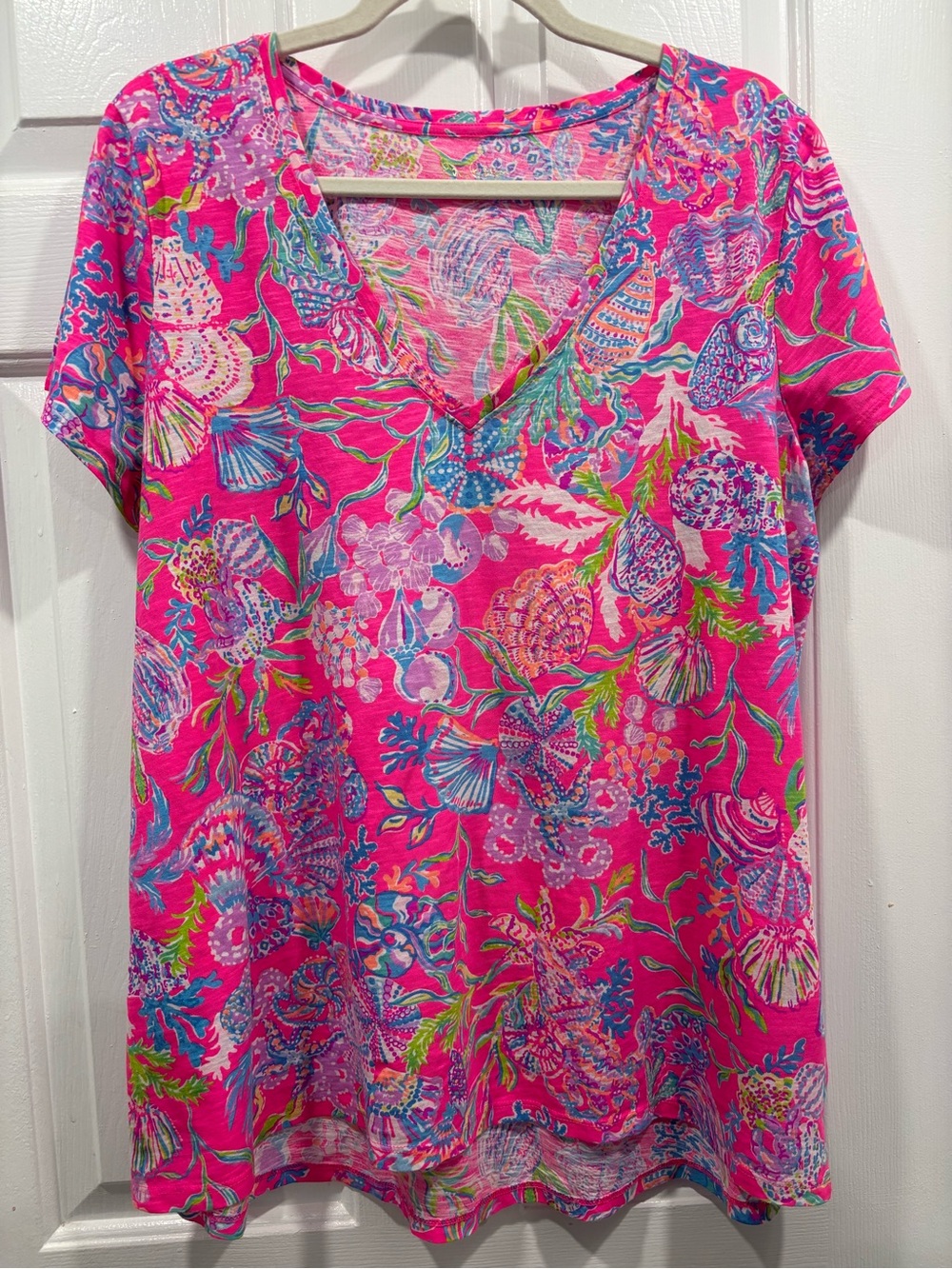 Lilly Pulitzer Pink Floral Seashell Print V-Neck Short Sleeve Tee